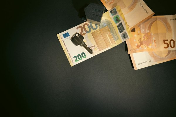 What are the top accessories for UK women this season?